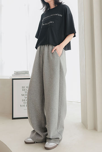 ダイバー素材ワイドカーブパンツ