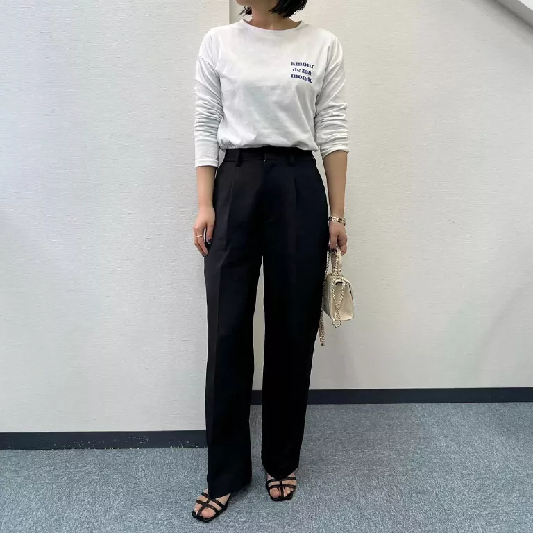 AKARIの最新コーディネート