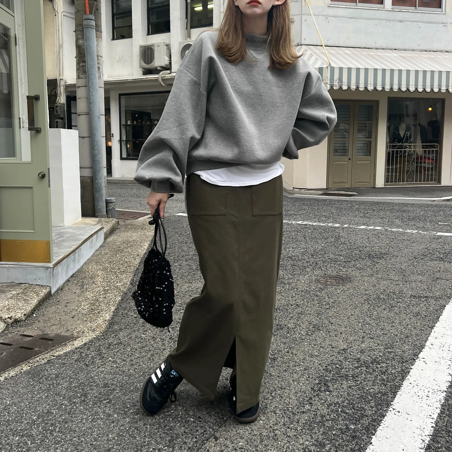 m4145を着用している女性