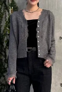 洗練されたトレンドデザインが目を惹くお出かけコーデ