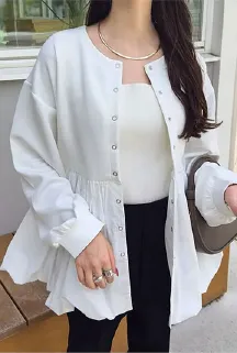 洗練されたトレンドデザインが目を惹くお出かけコーデ