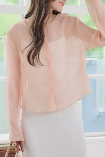 顔まわりを明るく見せるオレンジ×きれいめホワイトスカートコーデ