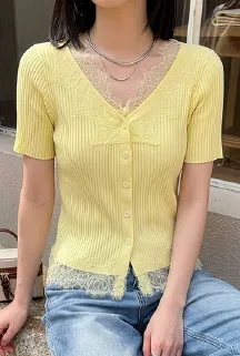 トレンド感抜群の女性らしいお出かけコーデに◎