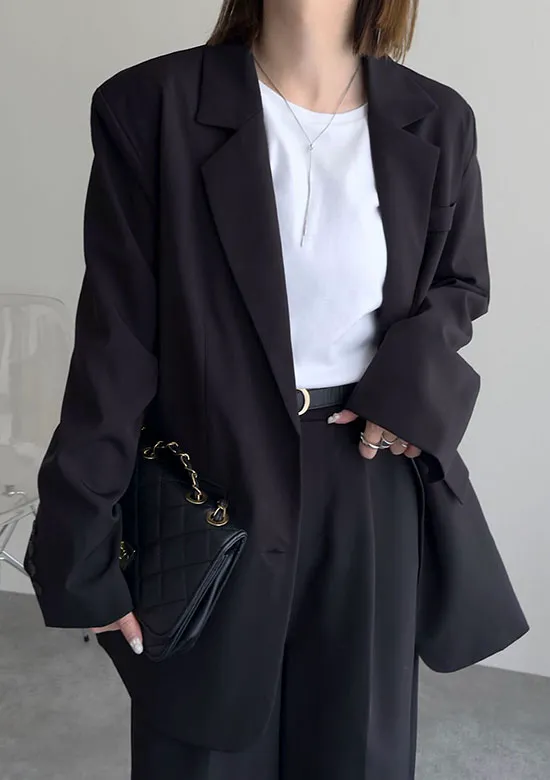 ���̃W���P�b�g�ɔ��̃g�b�v�X�ƍ��̃��C�h�p���c���R�[�f�B�l�[�g���������̉摜