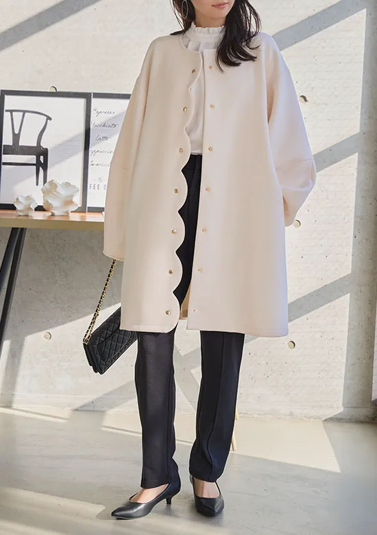 �A�C�{���[�̃R�[�g�ɔ��̃u���E�X�ƍ��̃e�[�p�[�h�p���c���R�[�f�B�l�[�g���������̉摜