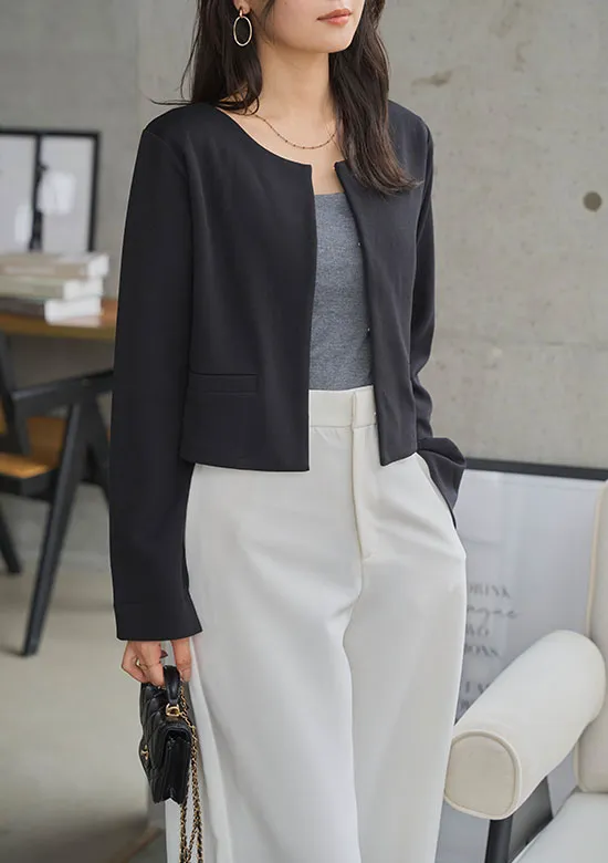 ���̃W���P�b�g�ɃO���[�̃g�b�v�X�Ɣ��̃��C�h�p���c���R�[�f�B�l�[�g���������̉摜