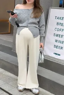 ヘルシーなワンショルニットで大人かわいい着こなし