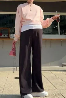 トレンドのスウェットコーディネート