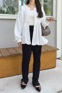 トップスはふんわり、ボトムはすっきりのメリハリコーデ