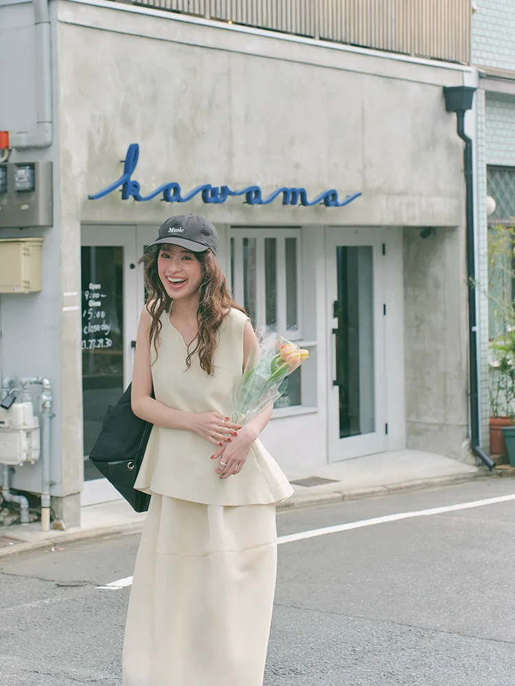 トレンドアイテムを着た女性