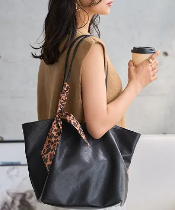 スカーフ付きフェイクレザートートバッグ [B1643]