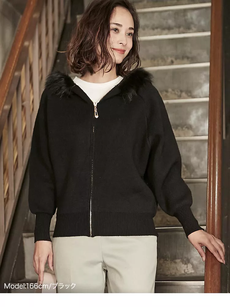 美品  diagram  ビジューが可愛いフーデットニットパーカー moment+ パーカー ボリュームファーフードジップアップニットパーカー