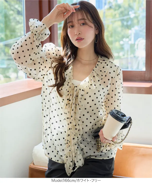 ◼︎完売品/ 新品未使用◼︎Velnica. ブラウス ホワイト 白 パフスリーブ 肩パッド付きシアードットフリルブラウス [C7828] - レディース