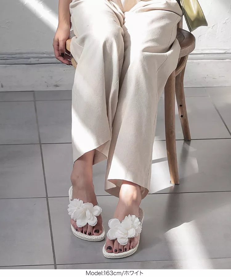 【ALDO】華やか〇フラワー・お花☆オーナメント☆ビーチサンダル Zhoelala（シューララ）ビーチサンダル☆白フラワー×ライト