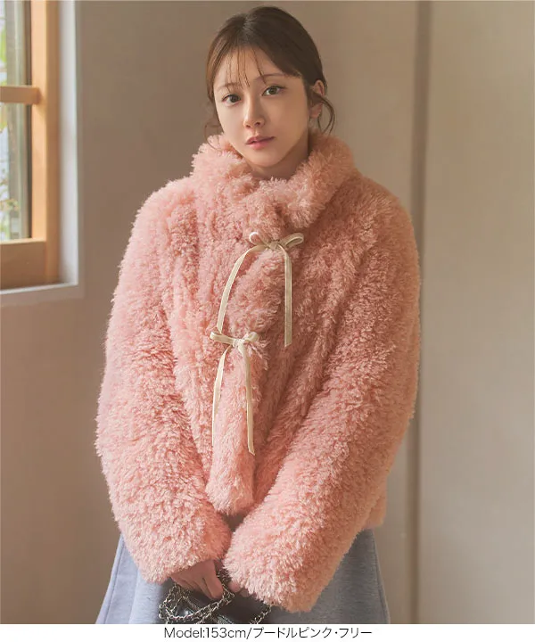 小澤美里さんコラボ ]リボンブローチつきエコファーショートコート