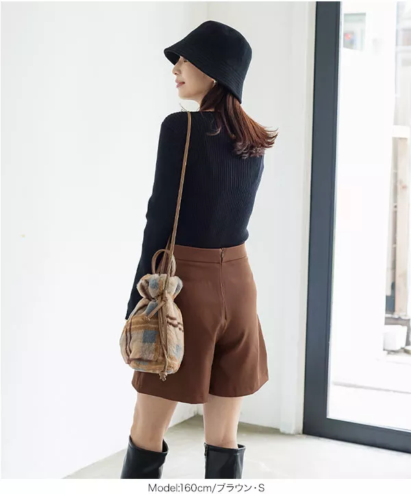 洗練された個性》【LOEWE】ピン留めレザーショートパンツ (LOEWE